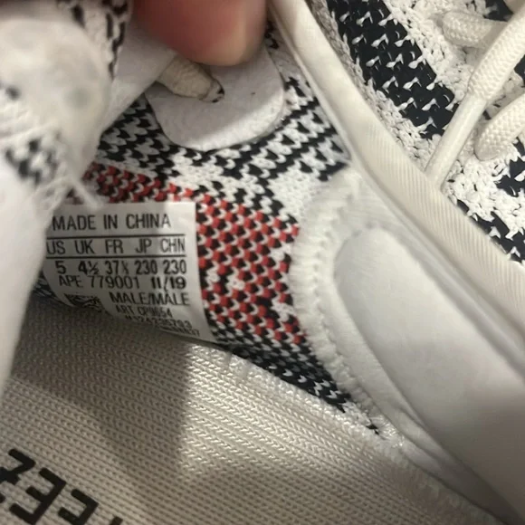 Yeezy Boost 350 V2 ZEBRA 🦓 - Picture 8 of 11